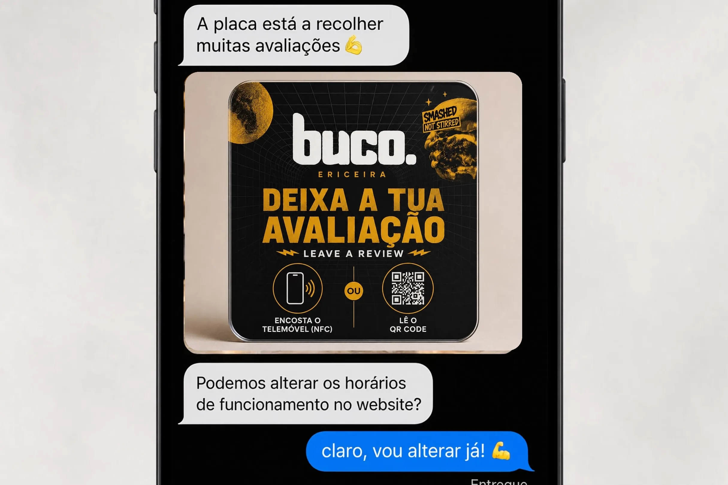 Mensagem de um cliente com a fotografia da placa NFC do buco. a recolher avaliações, e um pedido de alteração ao site